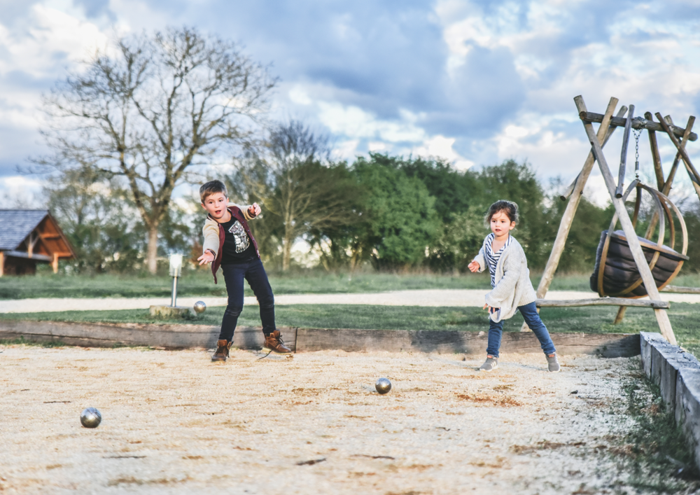 Le boulodrome des Cabanes Perchées dans les Arbres est 
                 à votre disposition.