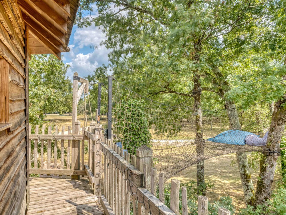 Le filet suspendu à l'extérieur de la cabane Domme