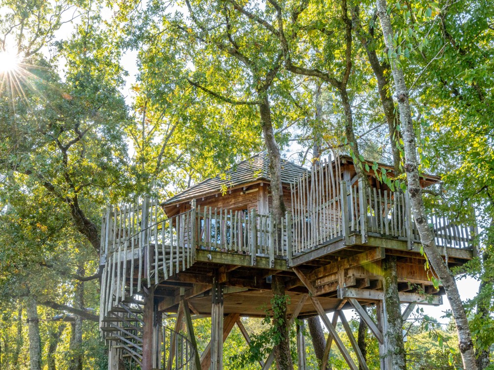 Vue de l'extérieur de la cabane Domme