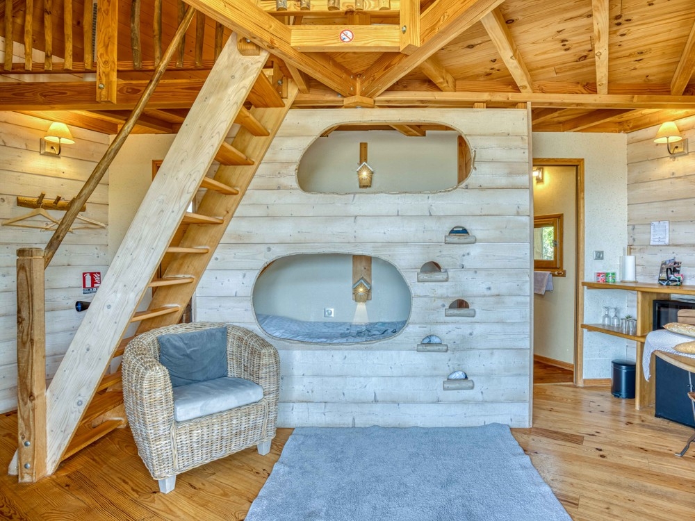 Les lits superposés pour les enfants de la cabane 
                   Monpazier