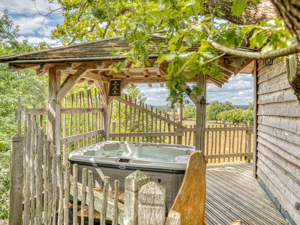 Le spa de la cabane Périgord